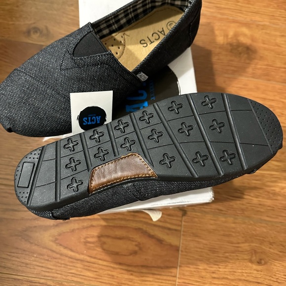 ACTS Shoes. - Picture 3 of 4